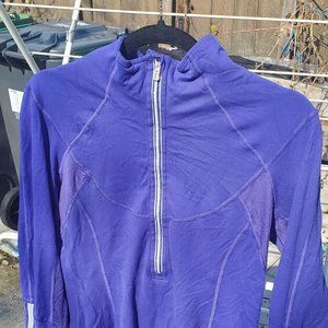 Lululemon running top